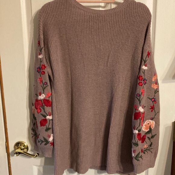 AEO women’s size medium V-neck sweater with floral embroidered long sleeves - Picture 3 of 7